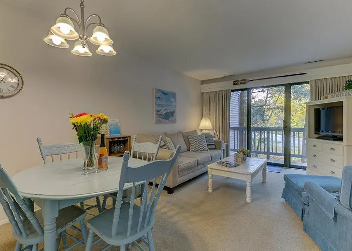 Gorgeous Grand Traverse Bay Beach Front Condo
