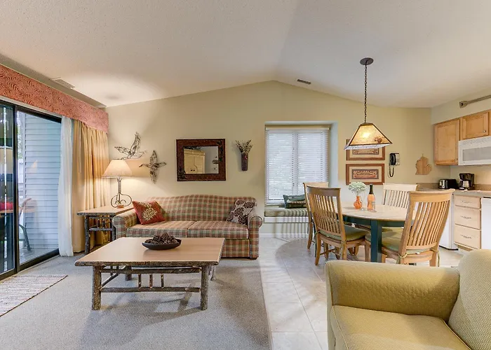 Cozy Country Lakeside Condo 5705