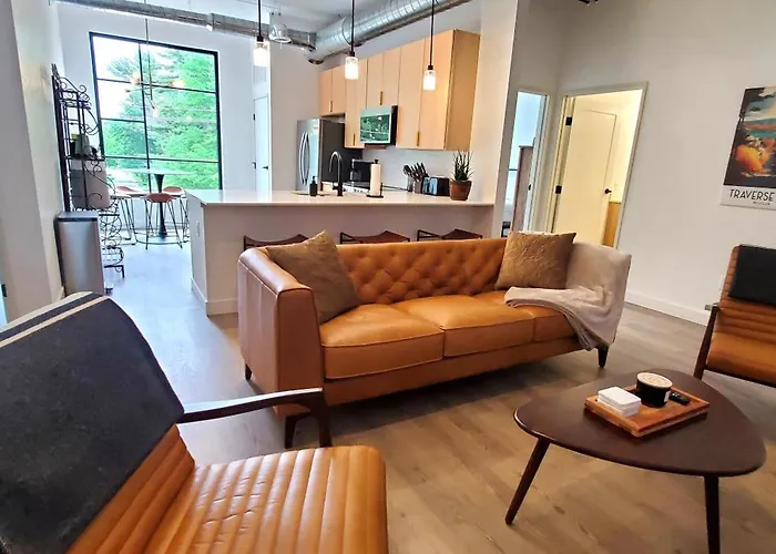 Perch With Rooftop Terrace & Hot Tubs Near Downtown