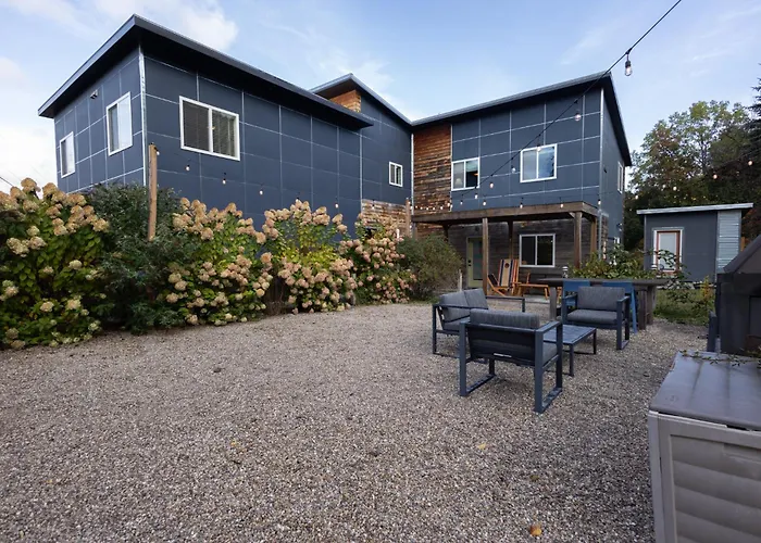 Spacious 5Br, Game Room, Fireplace, Near Downtown