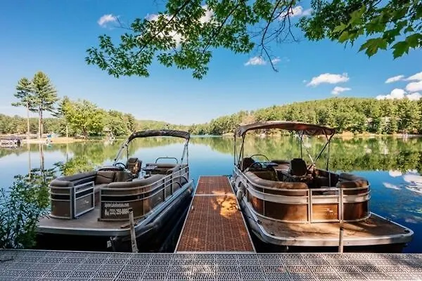 Arbutus Lake-King Suite-Pontoon Rentals