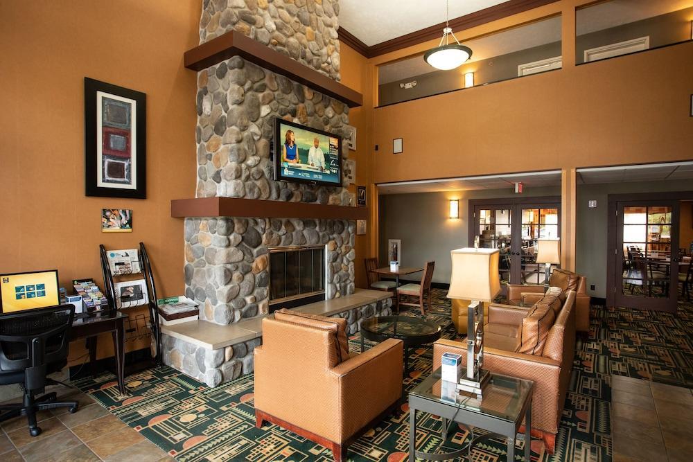 Comfort Traverse Inn 2*