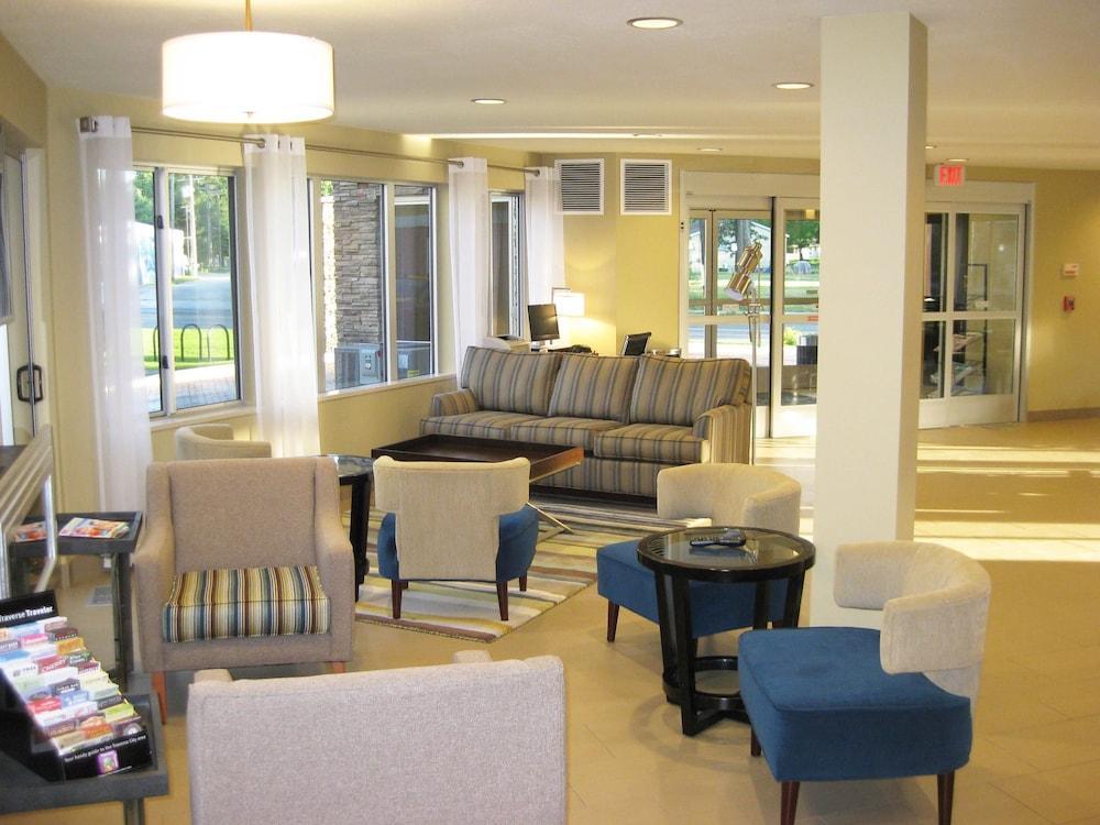 Western Traverse Hotel 3*