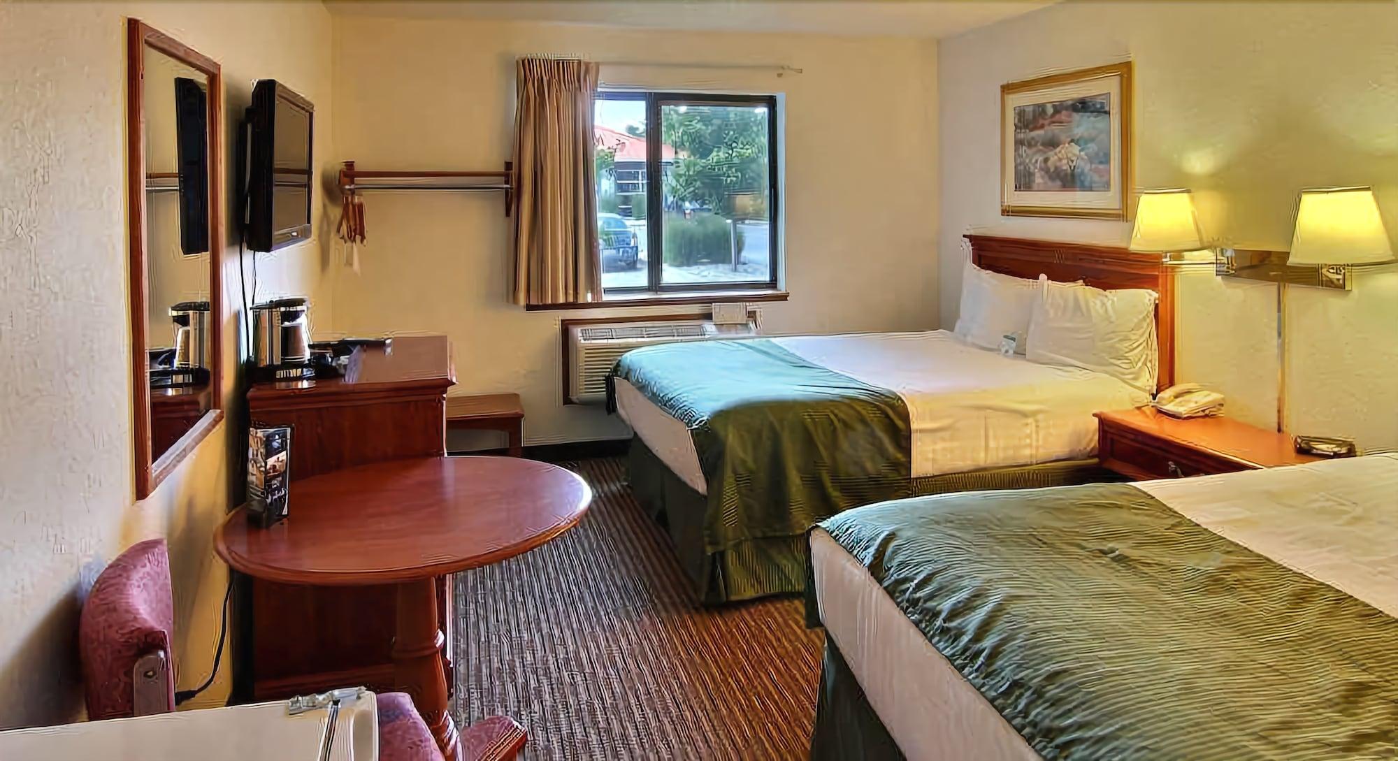 Days & By Wyndham Traverse 2*