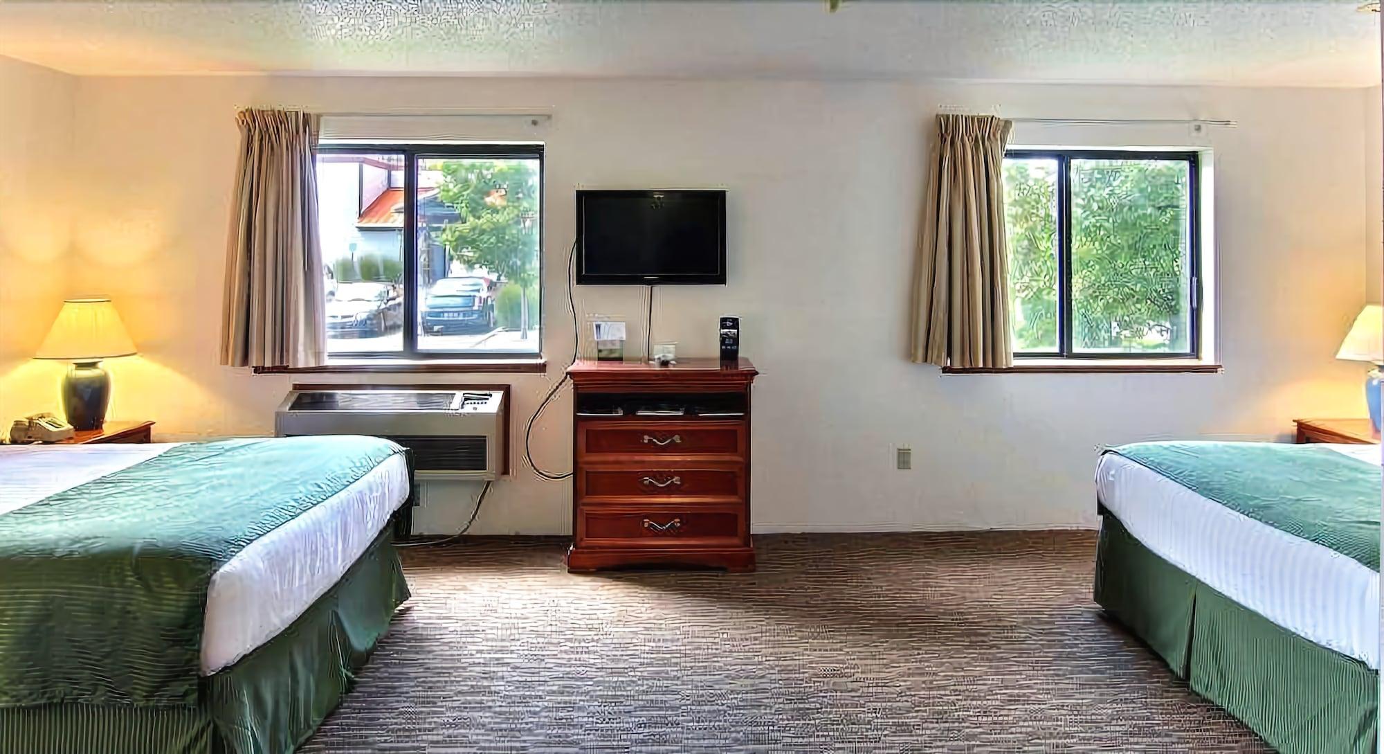 Hotel Days & By Wyndham Traverse