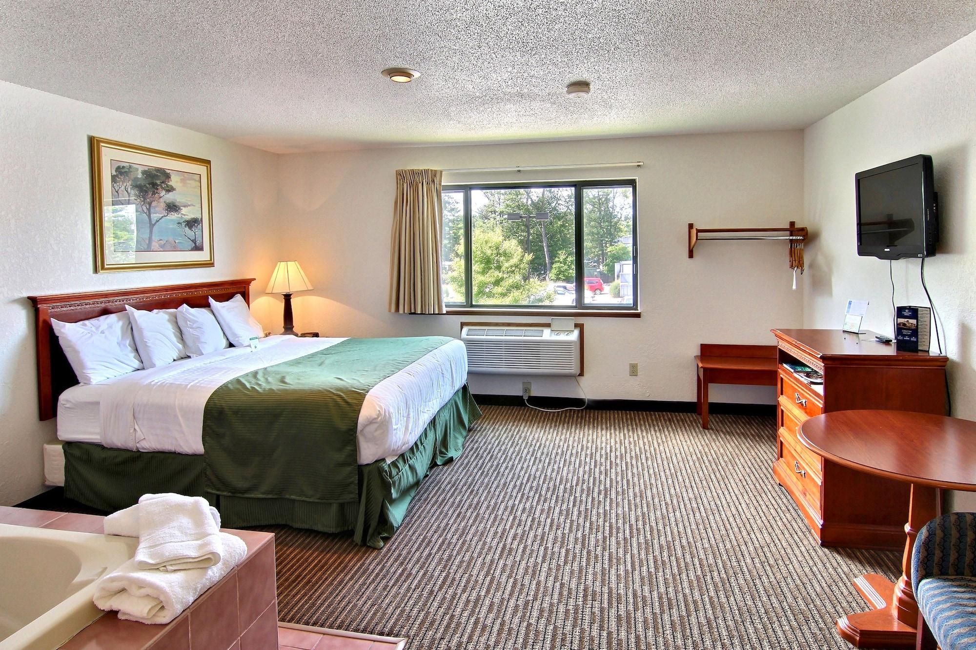 Days & By Wyndham Traverse Hotel 2*