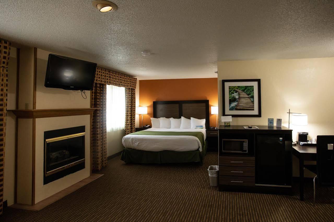 Hotel Days & By Wyndham Traverse