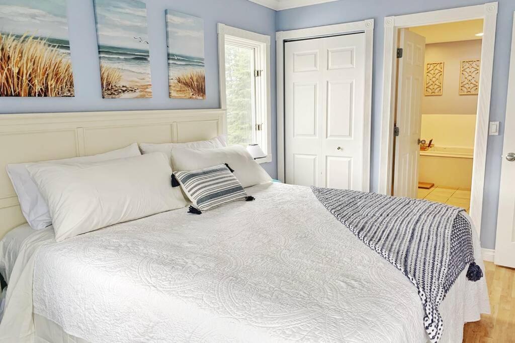 New Listing Bliss 211! Stunning Bay View Apartment *