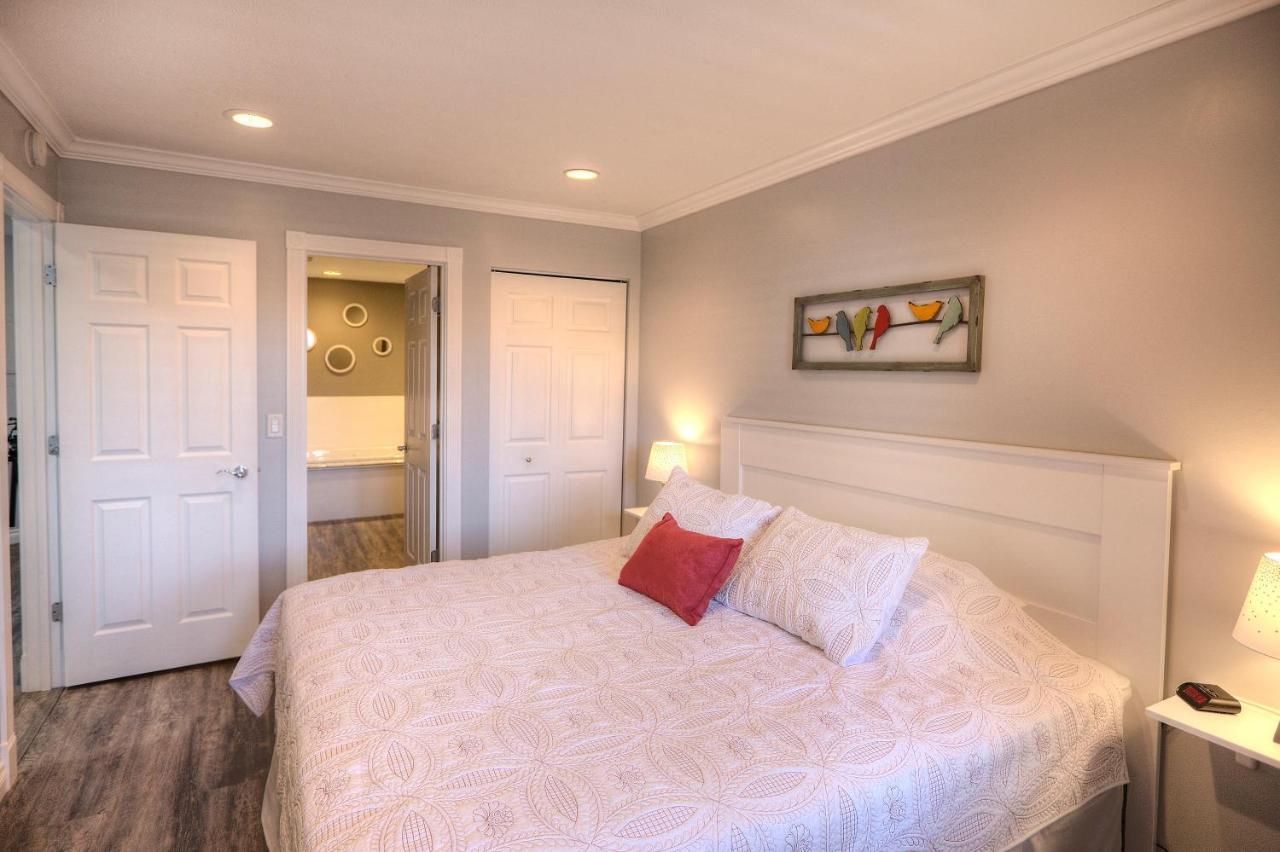 Beachside 216 With Pool Hot Tub And Private Deck Overlooking East Bay Holiday home