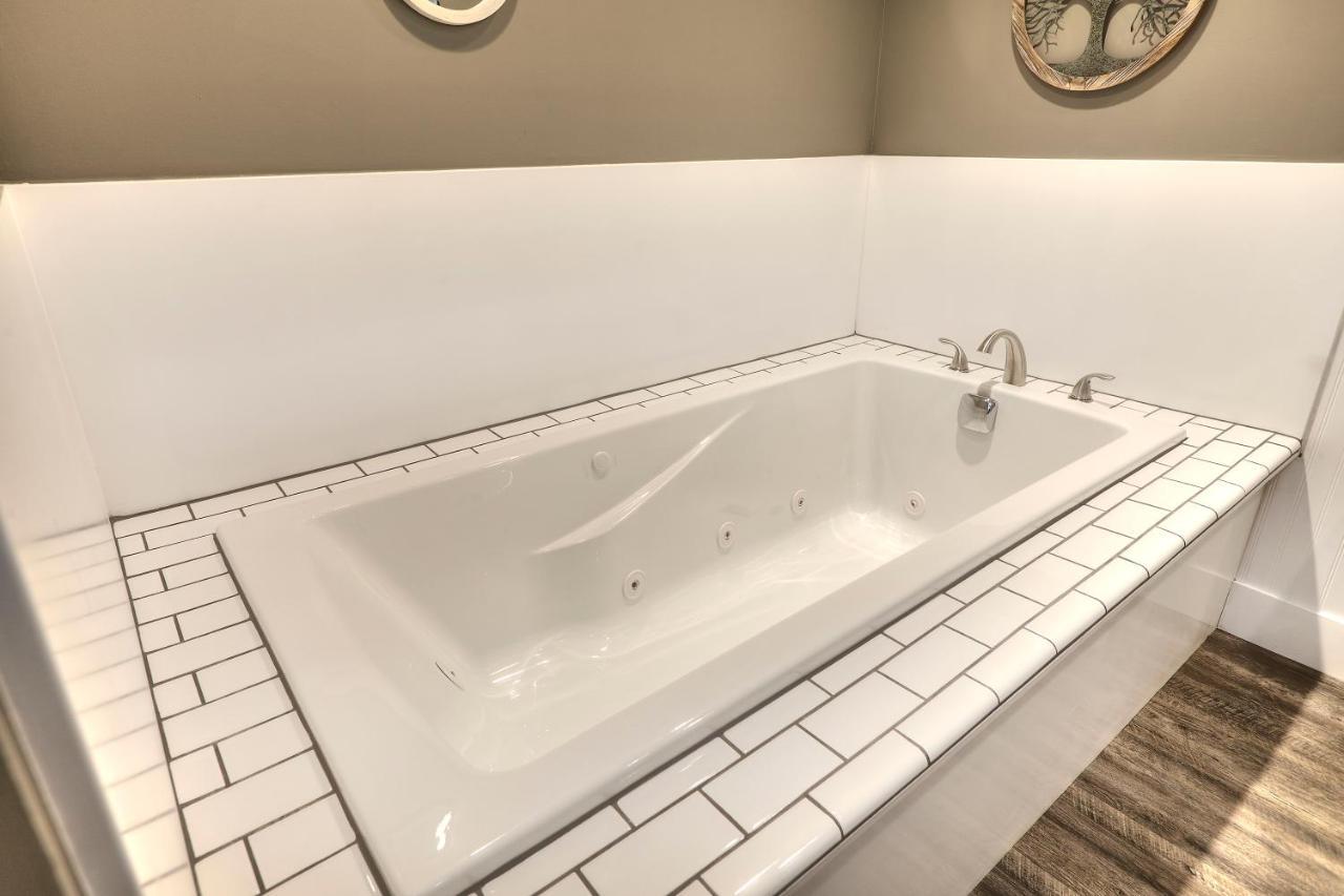 Beachside 216 With Pool Hot Tub And Private Deck Overlooking East Bay