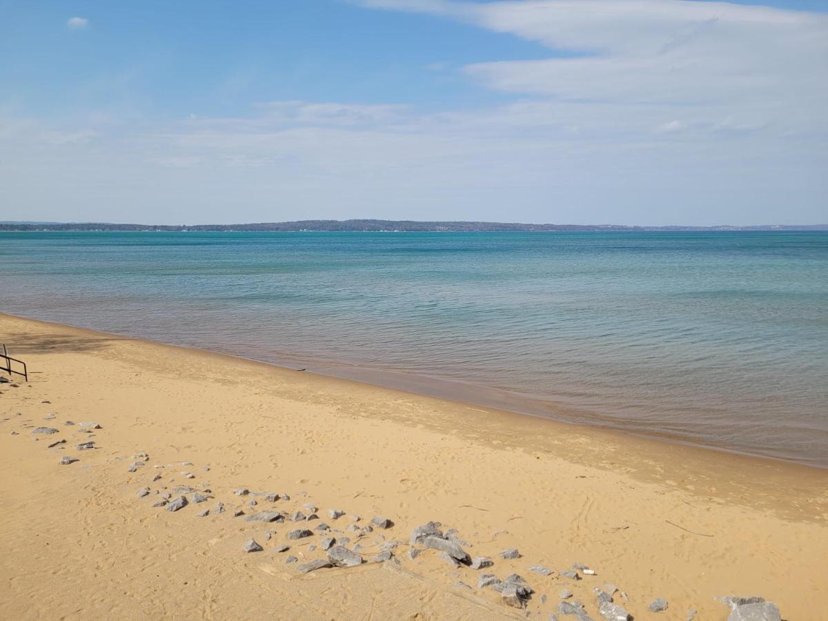 Beachside 101 Luxury On The Traverse City