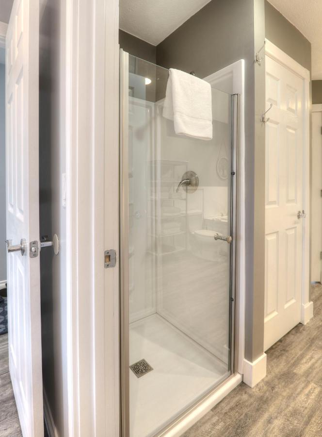 Beachside 216 With Pool Hot Tub And Private Deck Overlooking East Bay Holiday home