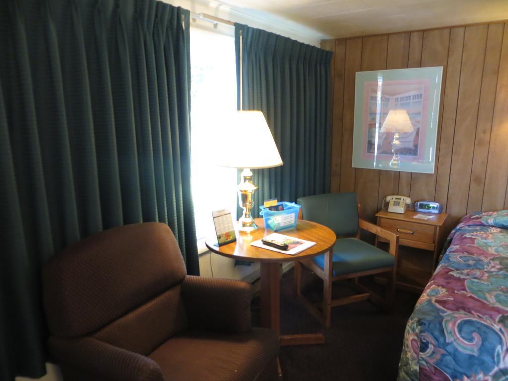 Restwood Motel Traverse City
