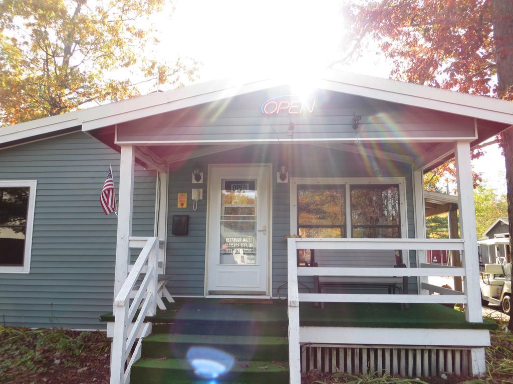 Restwood Motel *