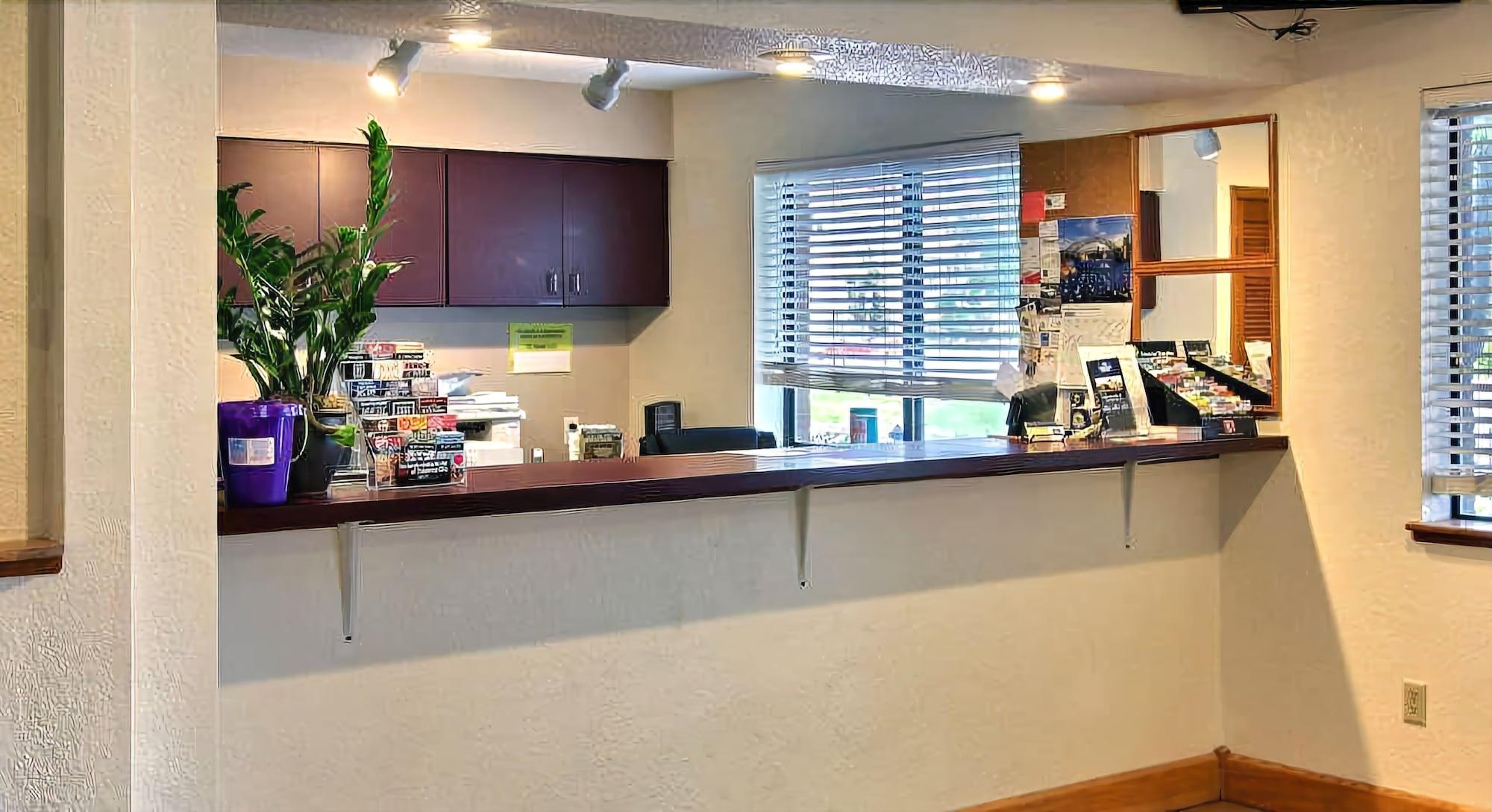 Hotel Days & By Wyndham Traverse Traverse City