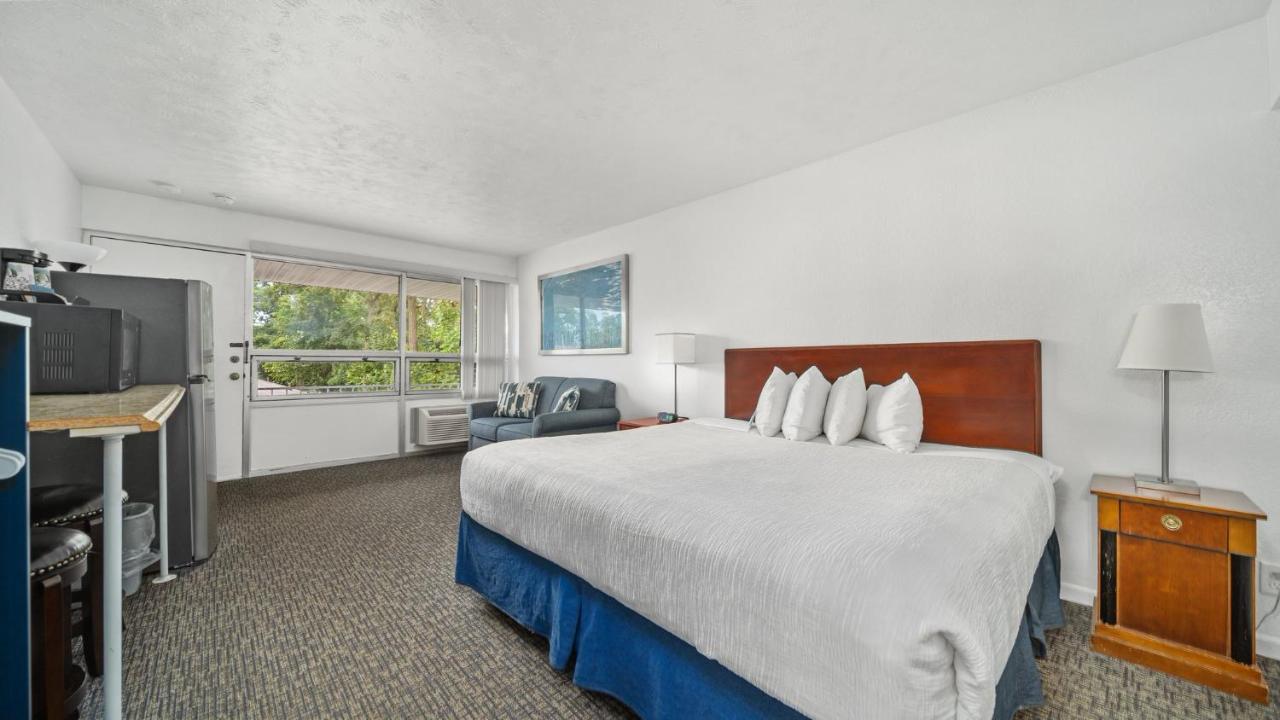 Grand Traverse Inn 2*