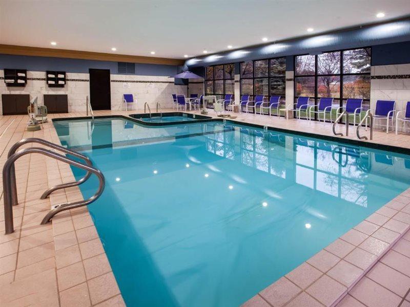 Hotel Baymont By Wyndham Traverse