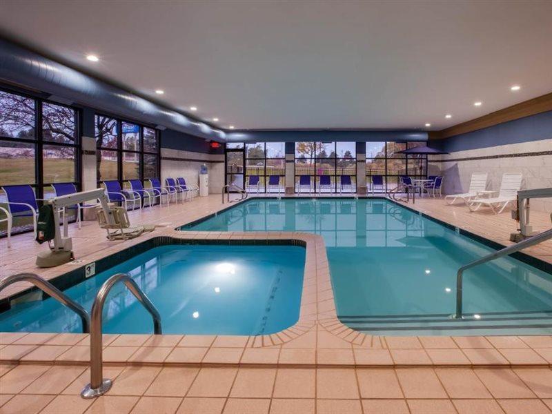 Baymont By Wyndham Traverse Traverse City