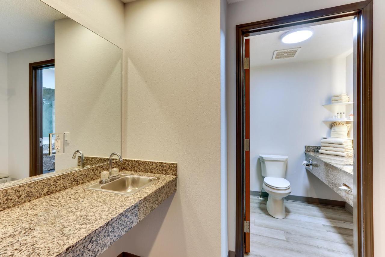 Parkshore Hotel 3*