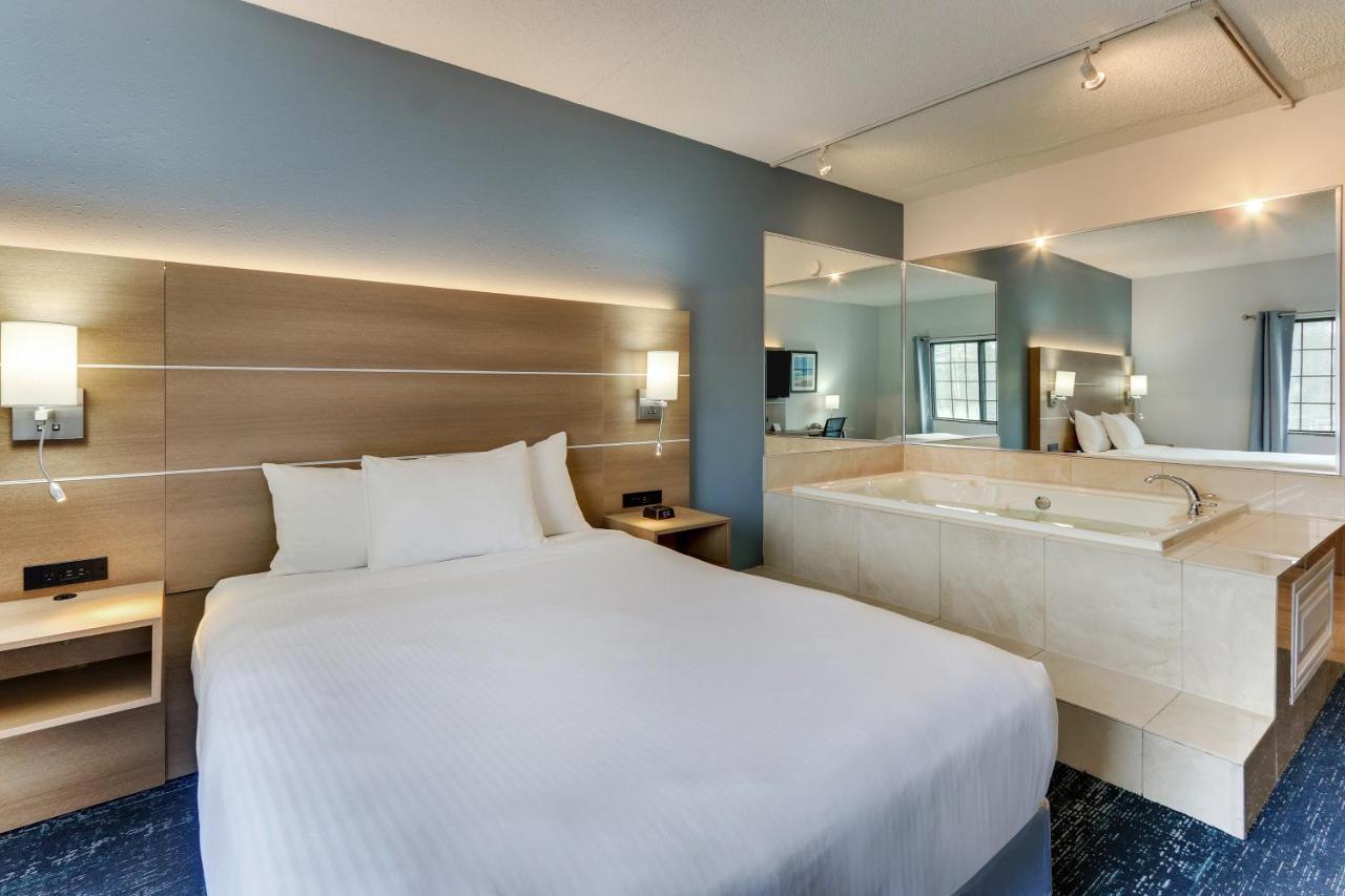 Parkshore 3*