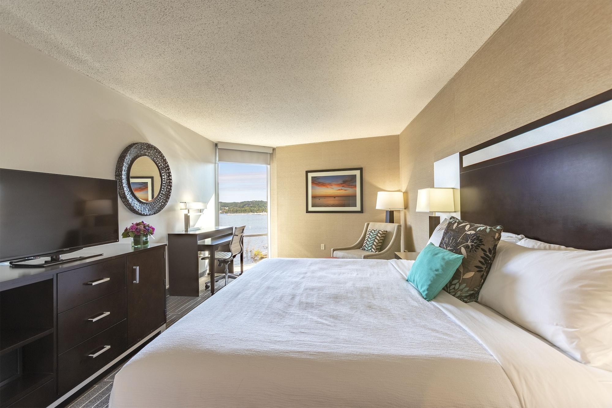 West Bay Beach, A Hotel Traverse City