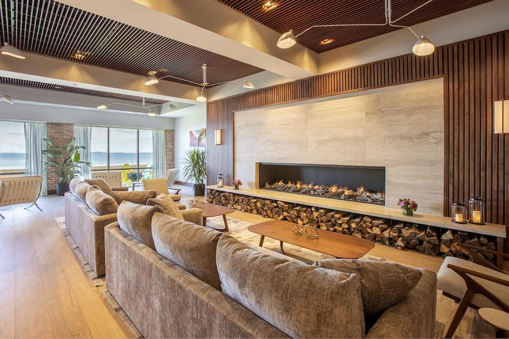 Hotel West Bay Beach, A