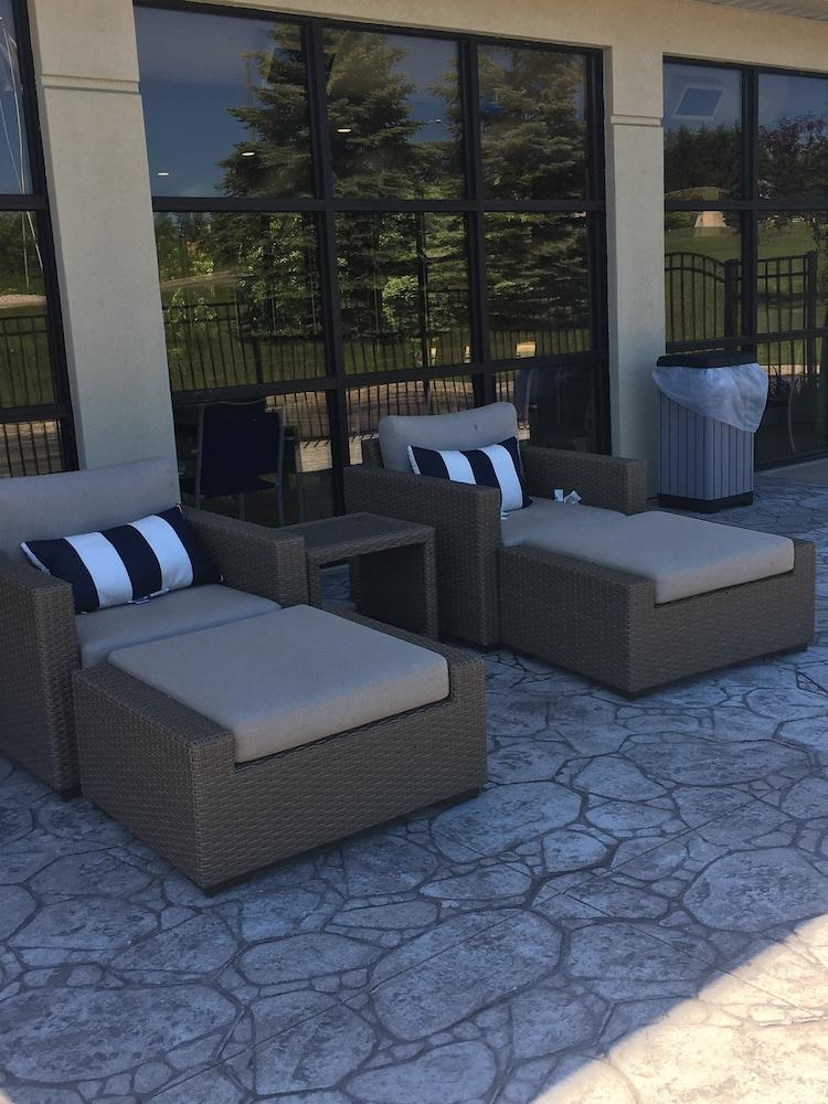 Baymont By Wyndham Traverse Hotel 3*
