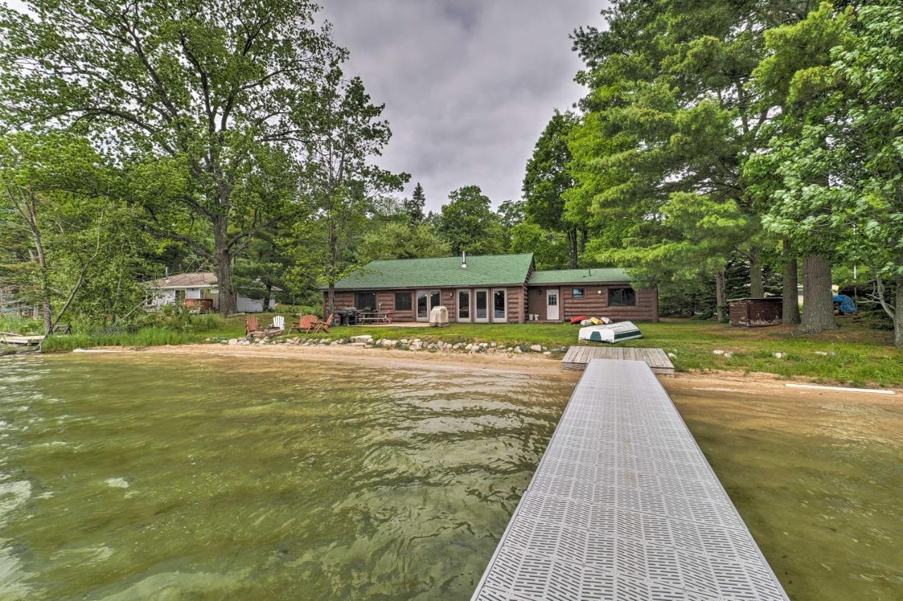 Holiday home 13 Mi To Downtown Quiet Lakefront Traverse City
