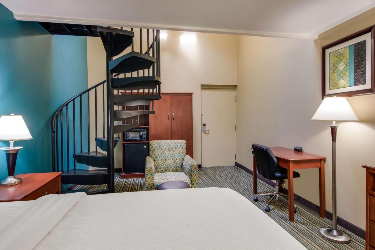 Western Traverse Hotel
