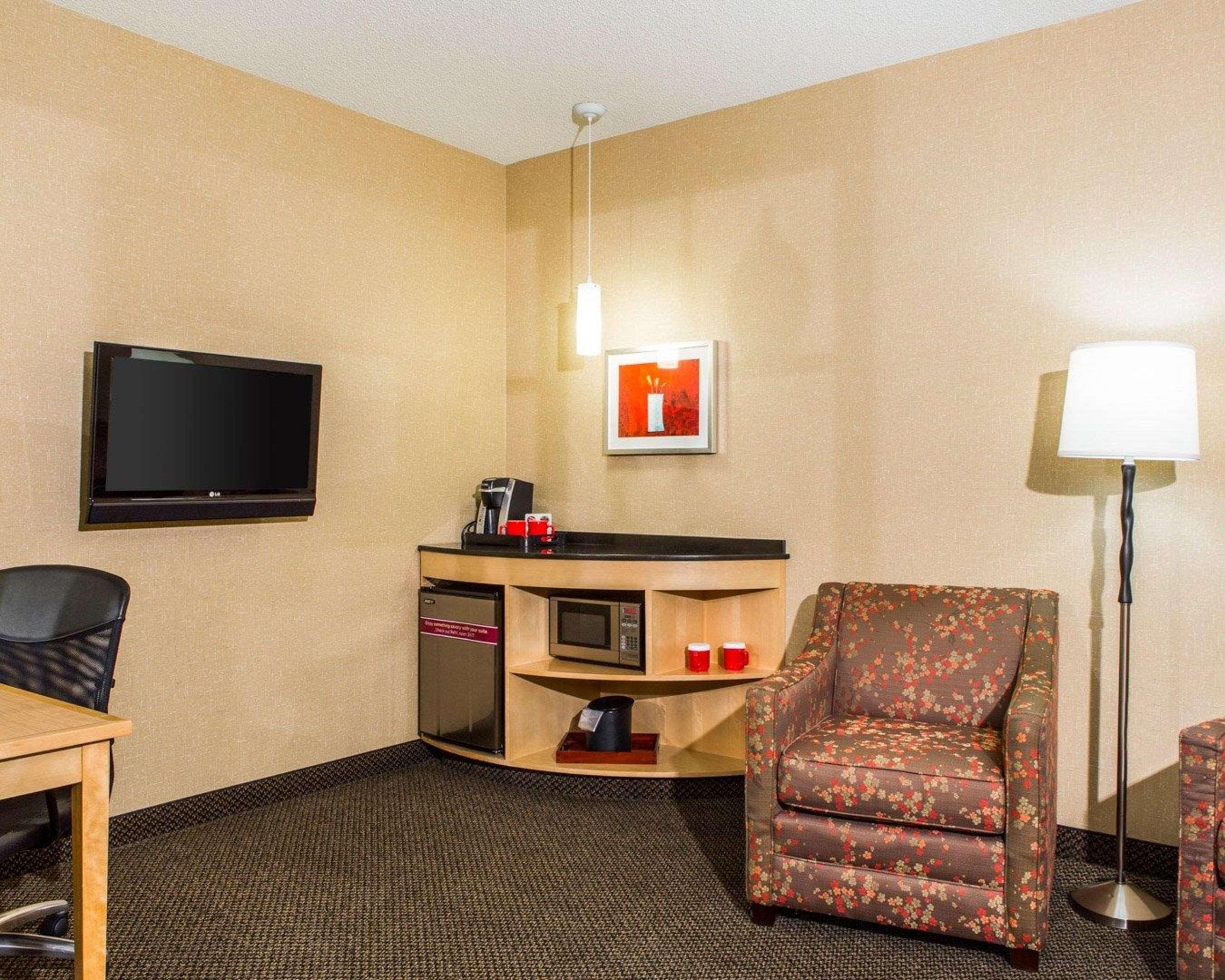 Cambria Traverse Hotel