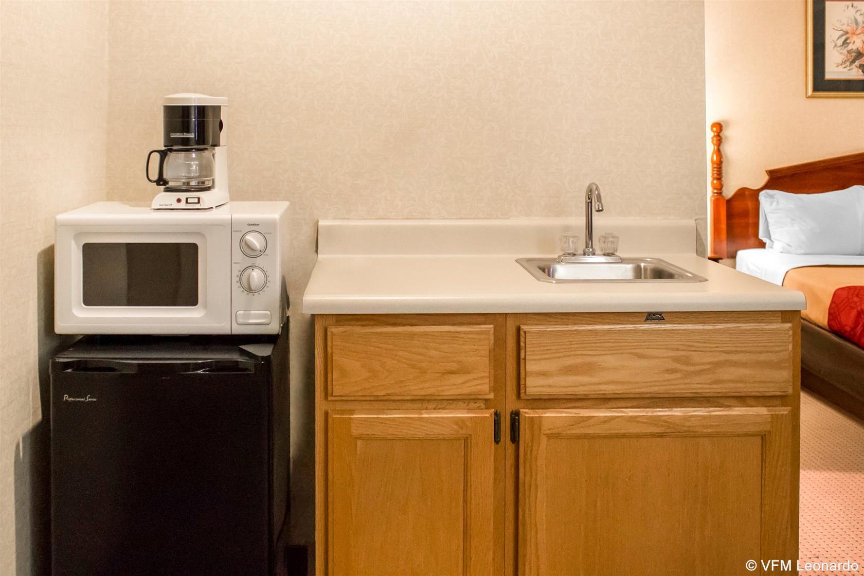 Econo Lodge *