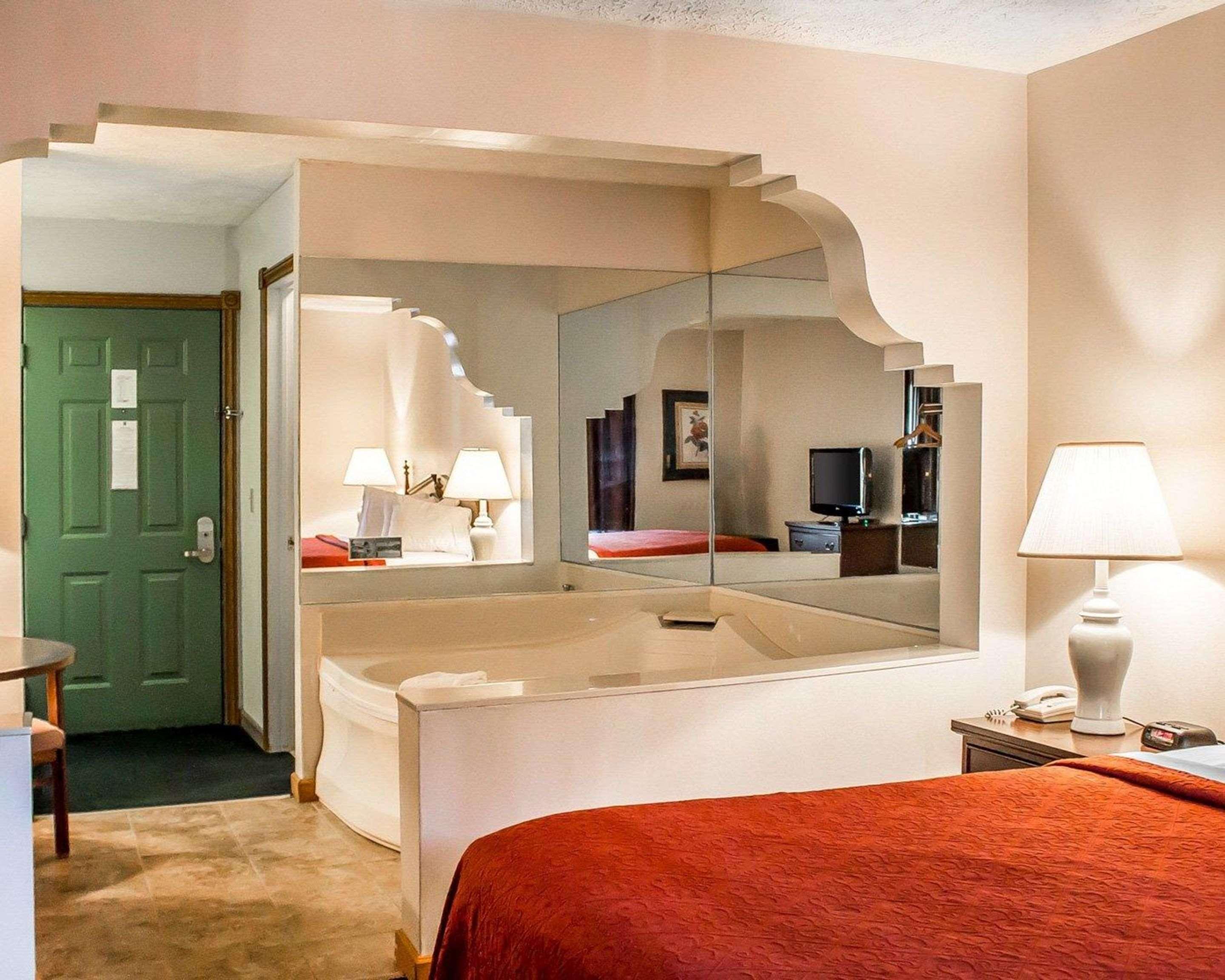 Quality Inn 2*
