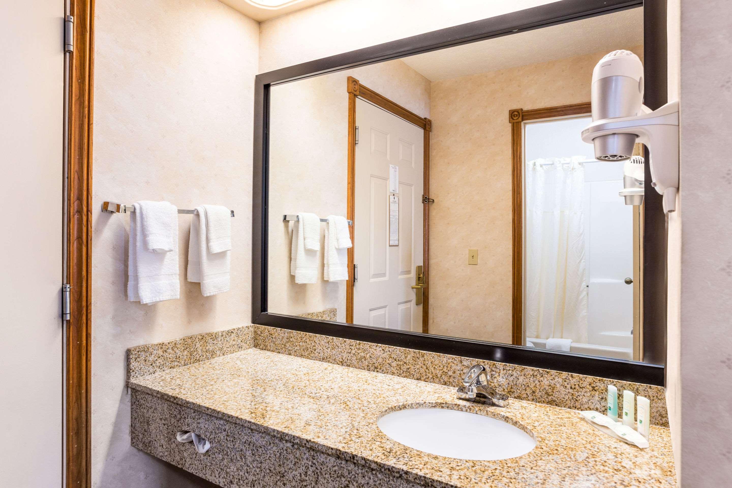 Quality Inn 2*