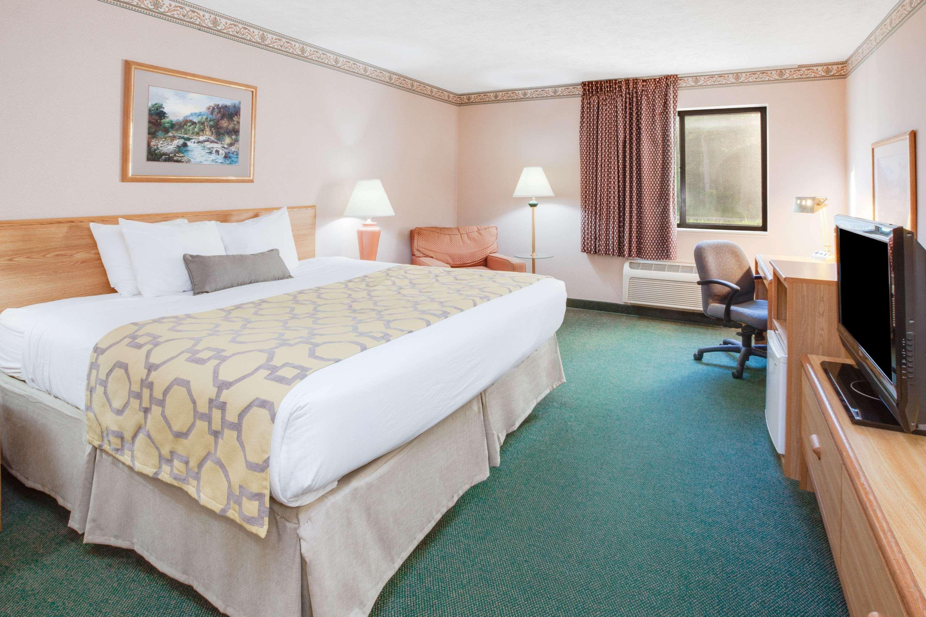 Baymont By Wyndham Traverse Traverse City
