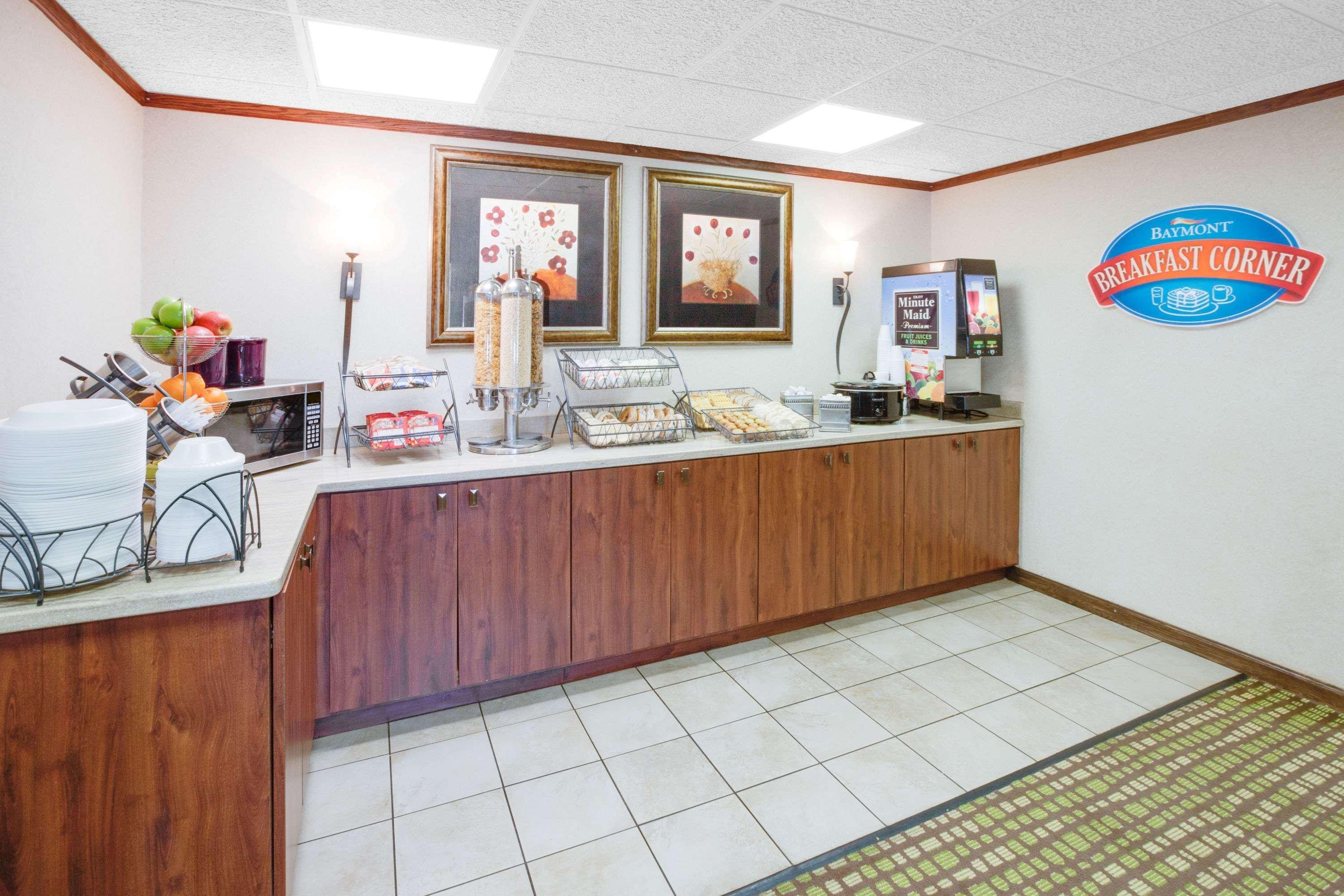 Hotel Baymont By Wyndham Traverse