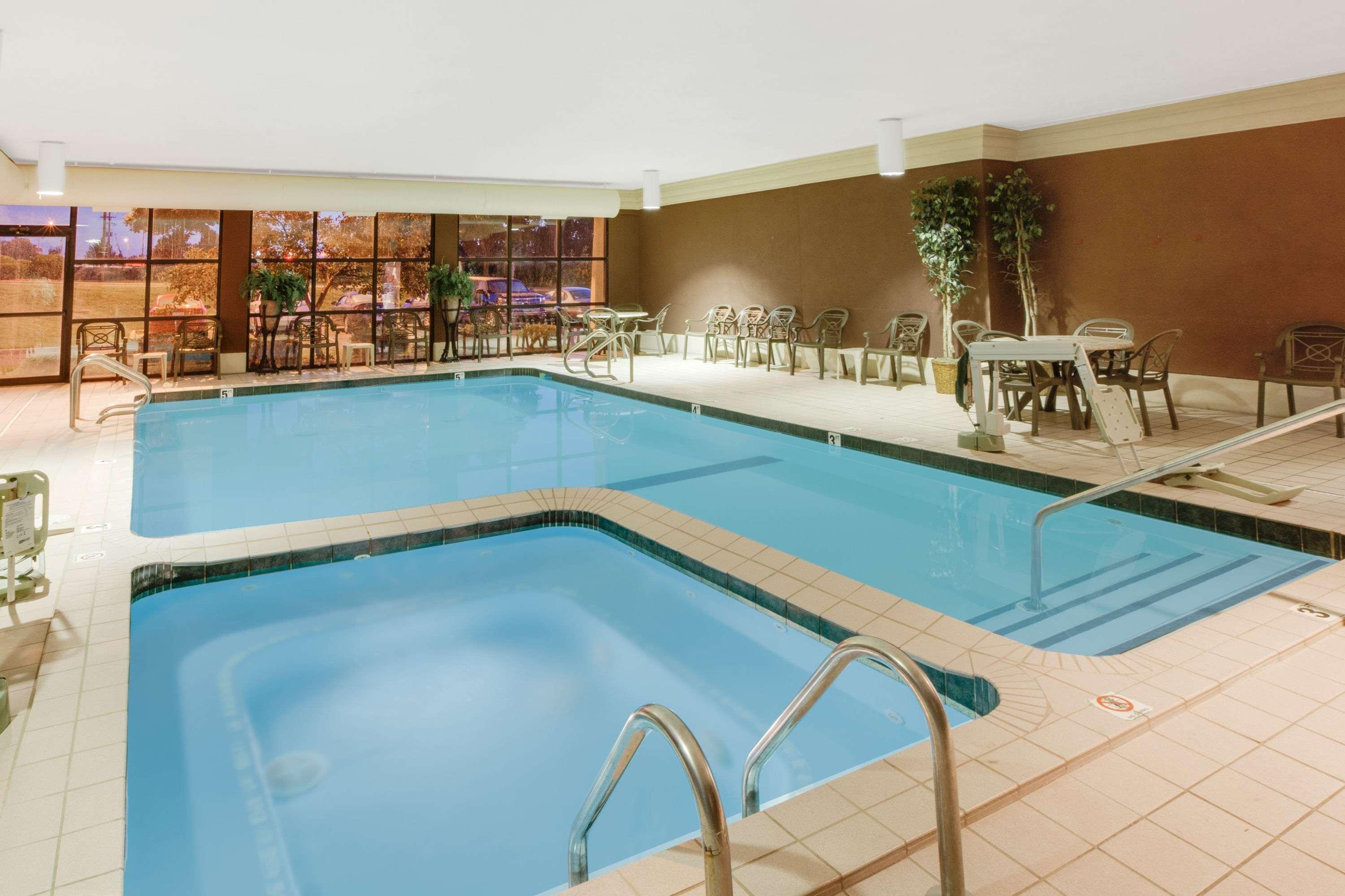Hotel Baymont By Wyndham Traverse Traverse City