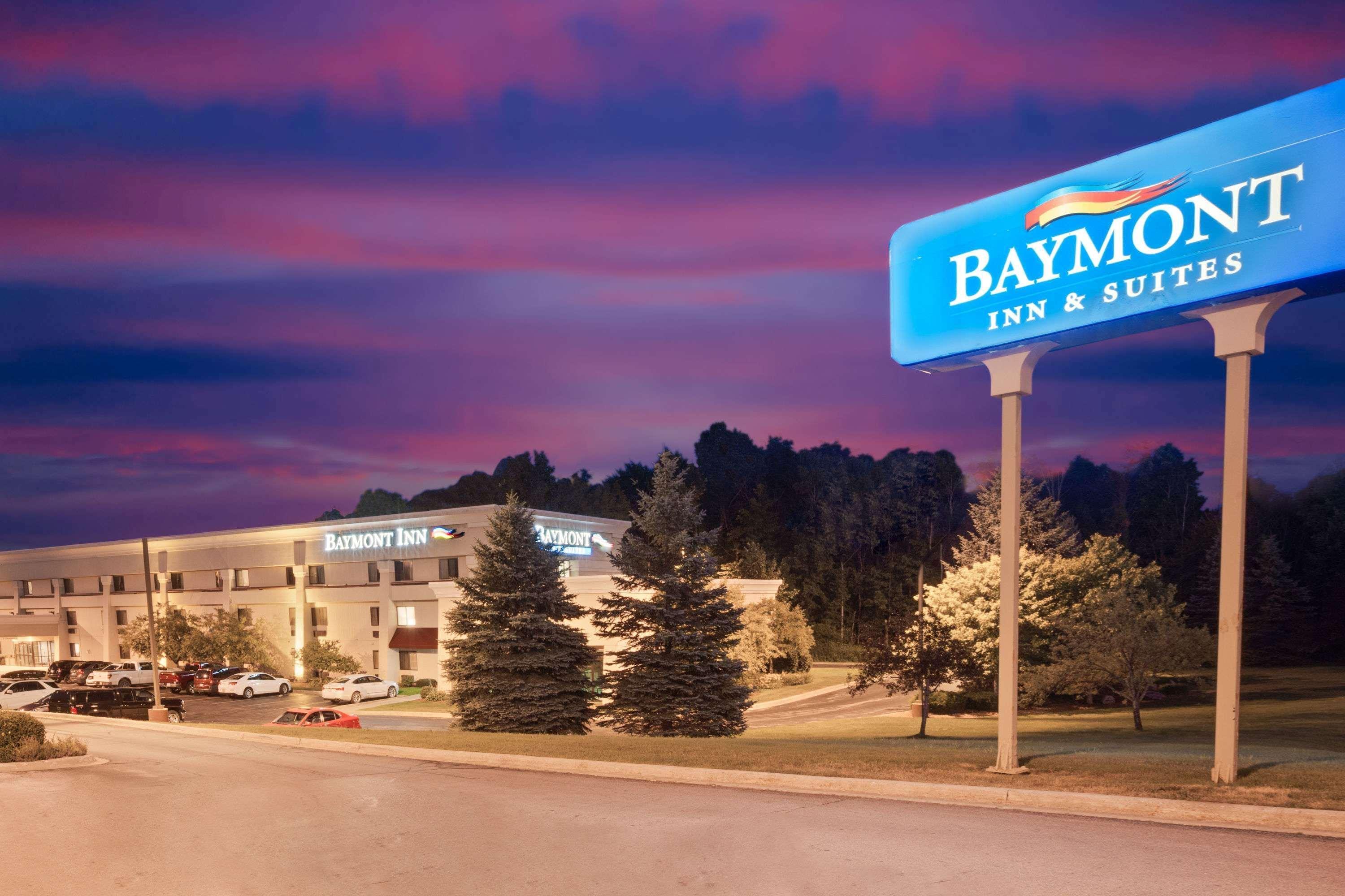 Baymont By Wyndham Traverse Hotel 3*