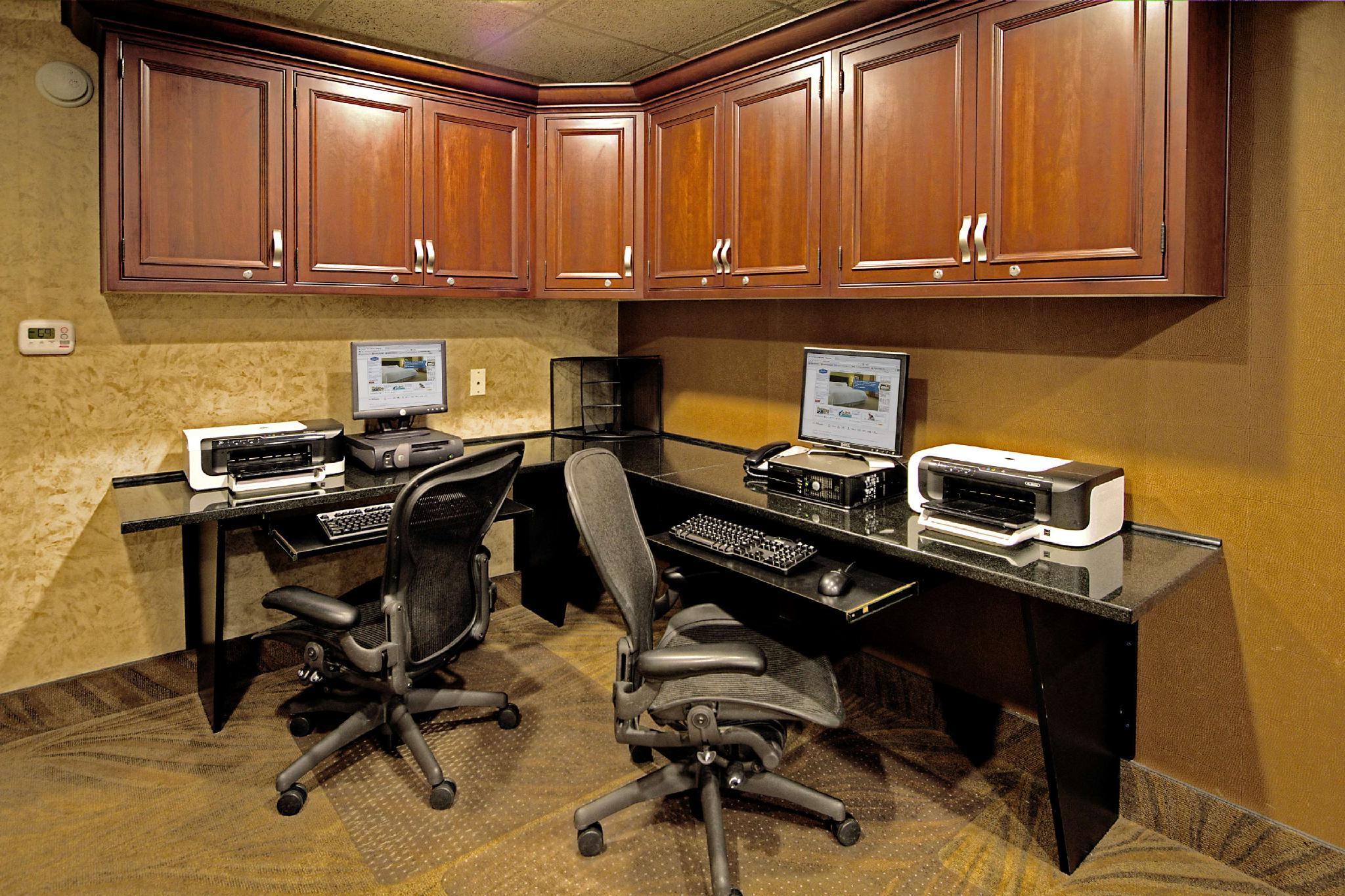 Hampton Traverse Hotel 3*