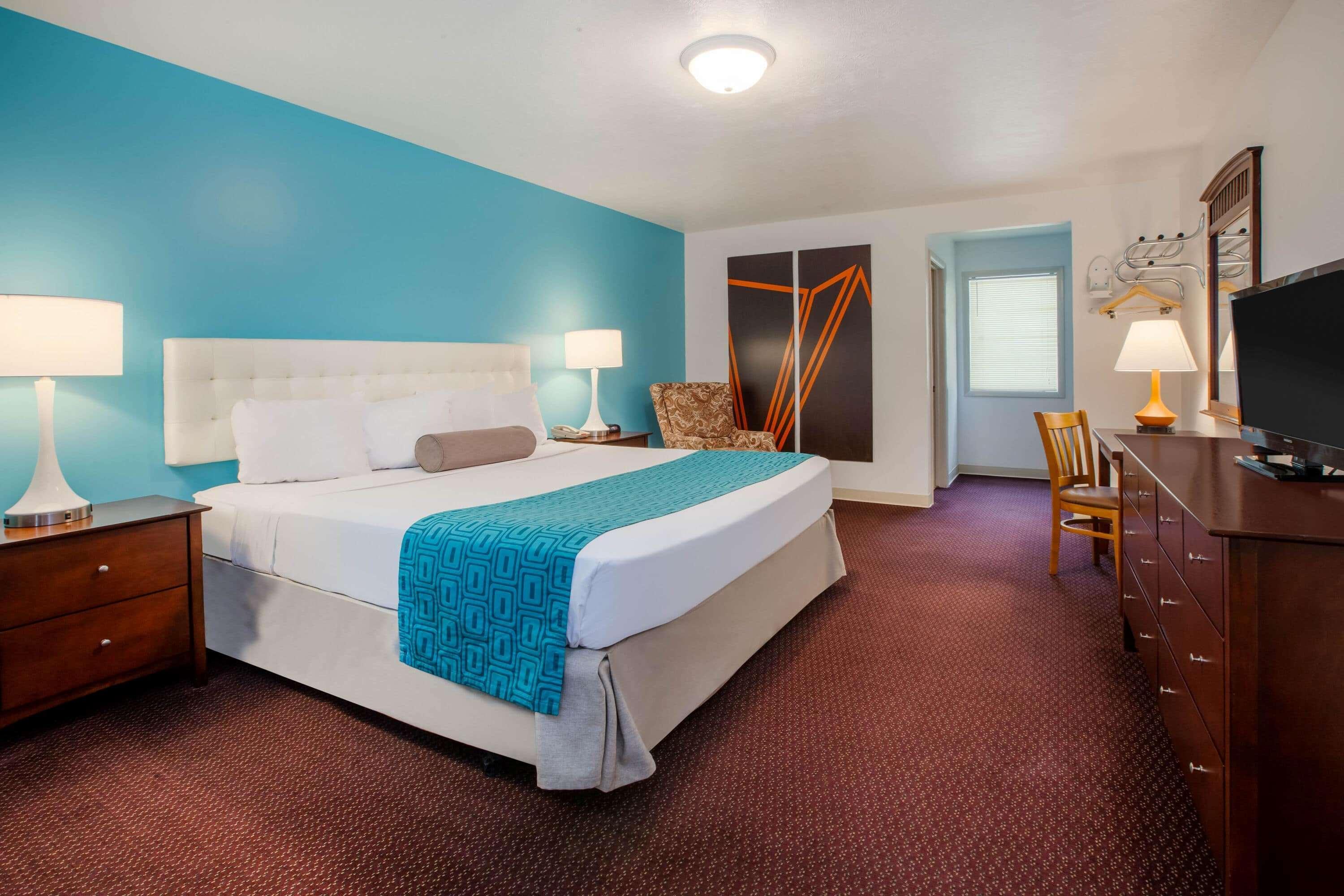 Howard Johnson By Wyndham Traverse Hotel 3*