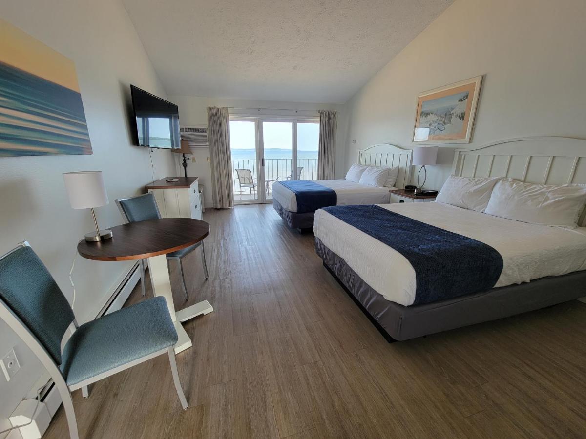 Pointes North Beachfront Hotel 3*