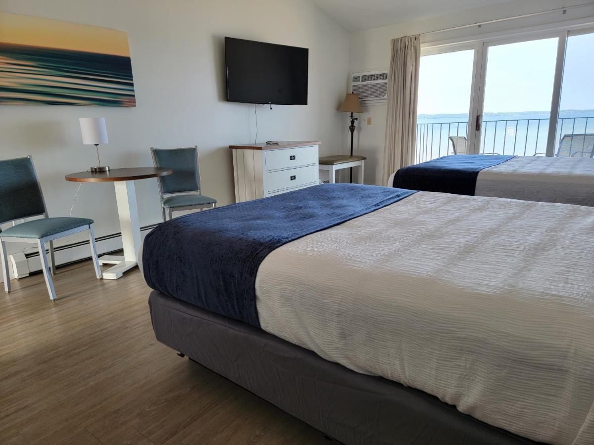 Hotel Pointes North Beachfront Traverse City