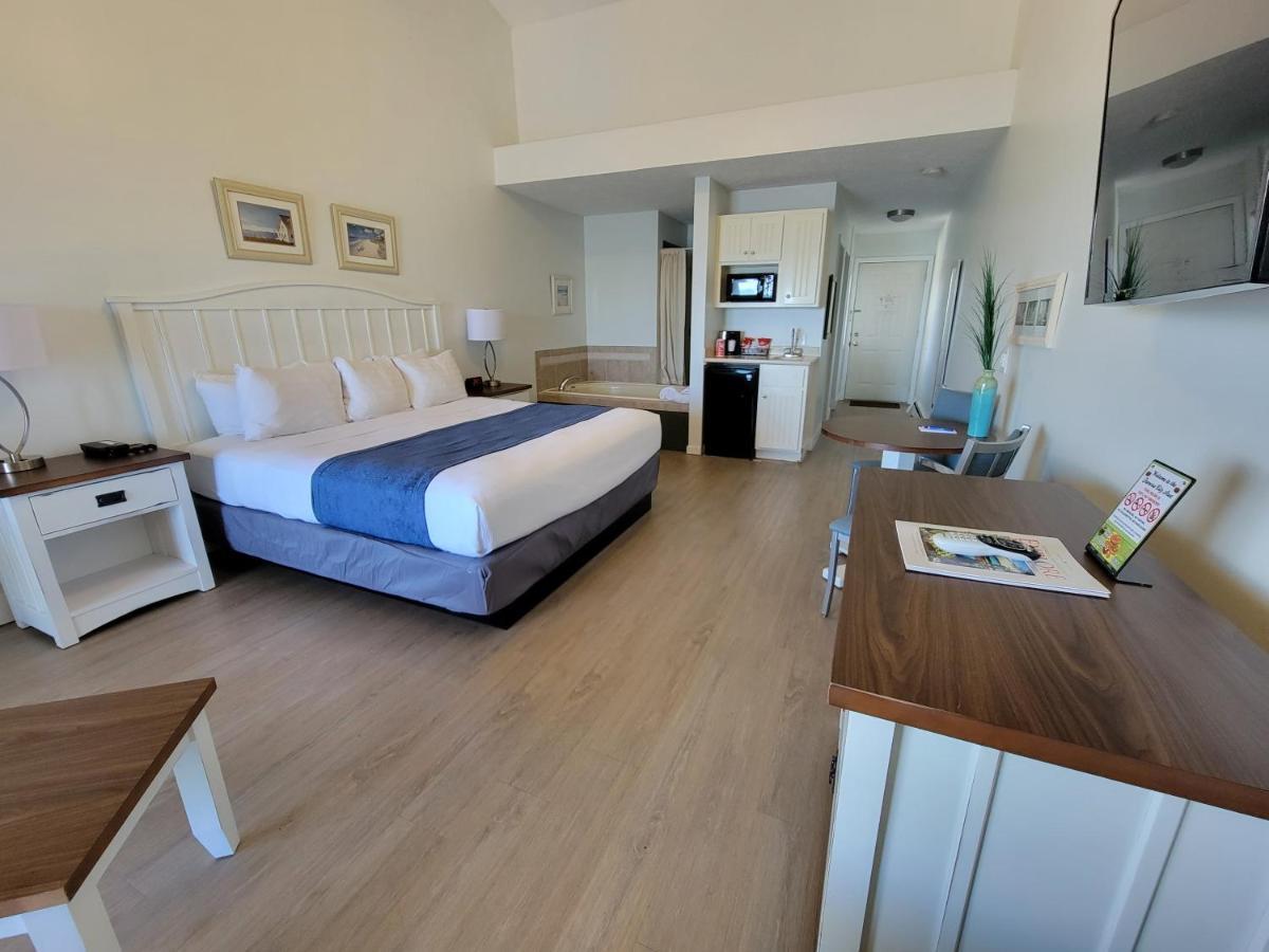 Pointes North Beachfront Hotel 3*