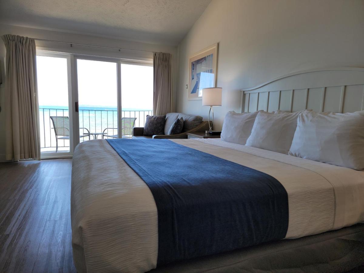 Pointes North Beachfront Hotel