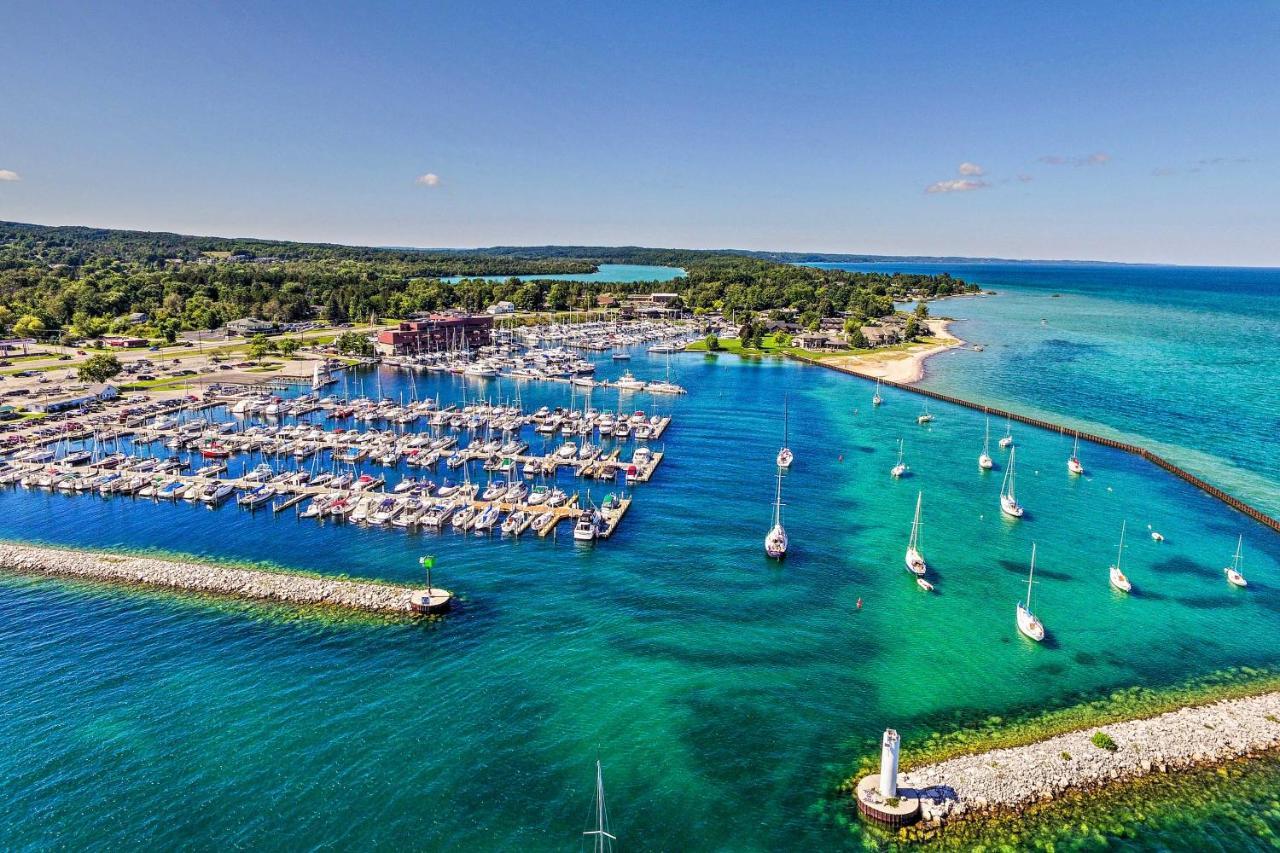 Apartment Downtown Traverse Less Than Half Mi To Beach!