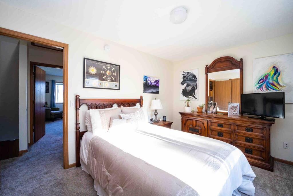 Apartment Quiet Artsy 2 Bedroom W/ Indoor Fireplace Traverse City