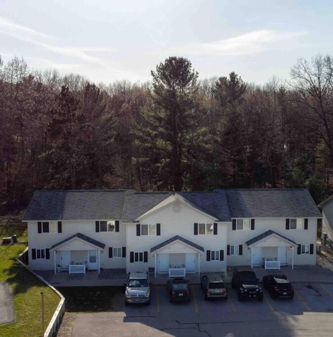 Quiet Artsy 2 Bedroom W/ Indoor Fireplace Apartment