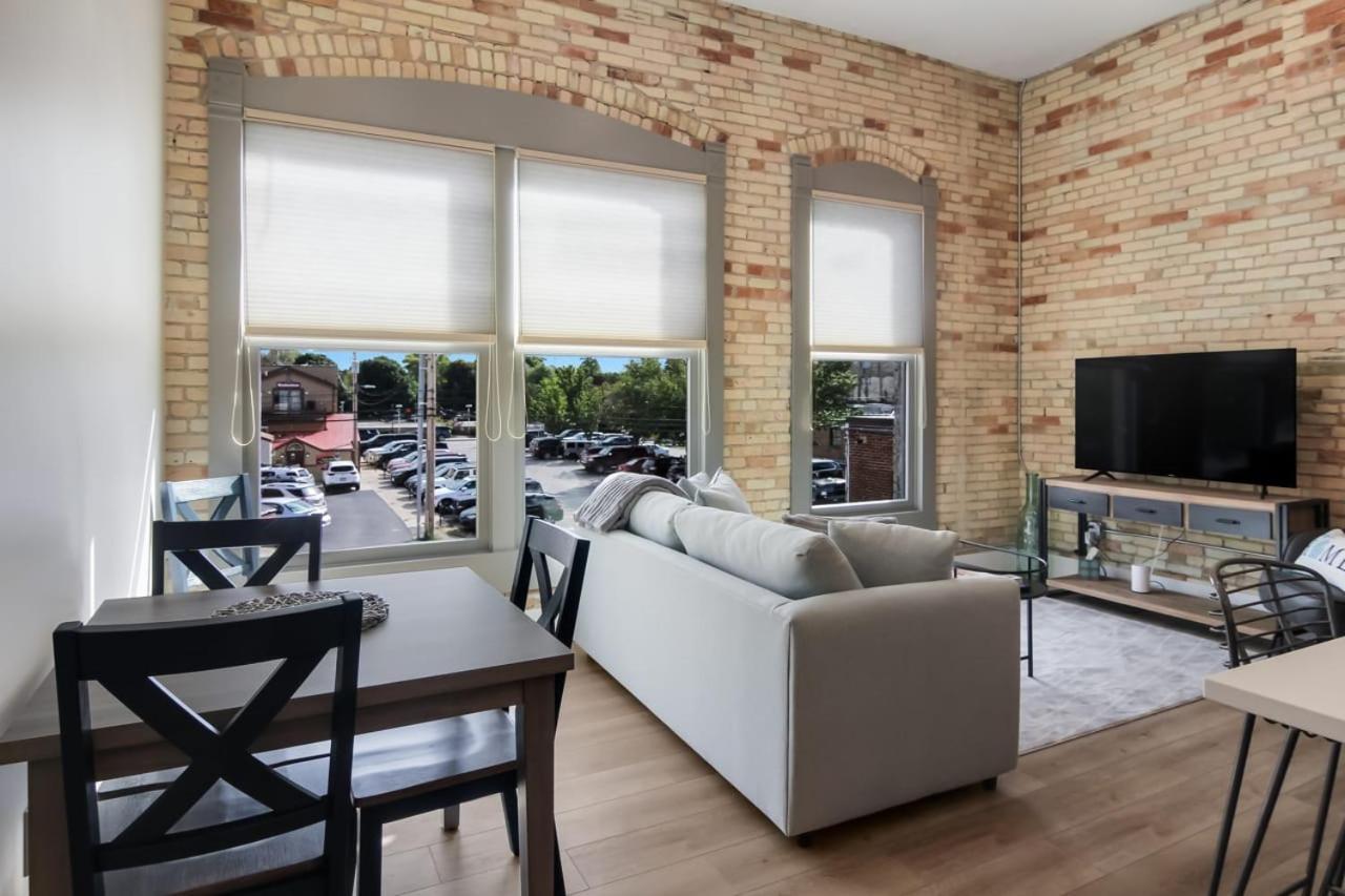 Golden Lofts Unit 1 Downtown Traverse 1bd 1ba * Traverse City