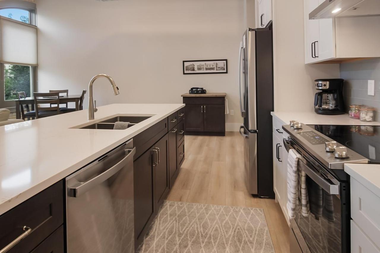 Golden Lofts Unit 3 Downtown Traverse 2bd 2ba Holiday home