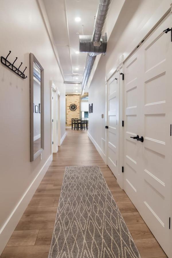 Golden Lofts Unit 3 Downtown Traverse 2bd 2ba Holiday home