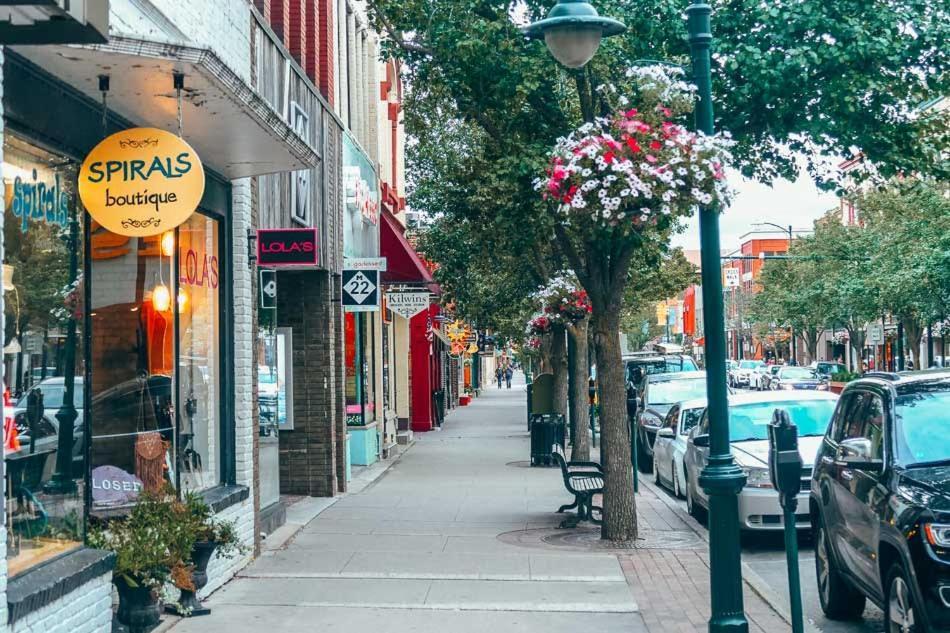 Golden Lofts Unit 3 Downtown Traverse 2bd 2ba *
